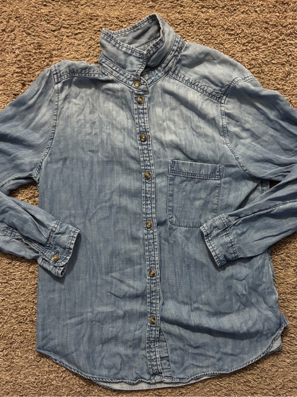 American Eagle WomanM Boyfriend Button Up Jean Shirt Roll Up Sleeves Distressed